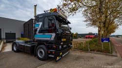 20251019-Tom-Holding-00082